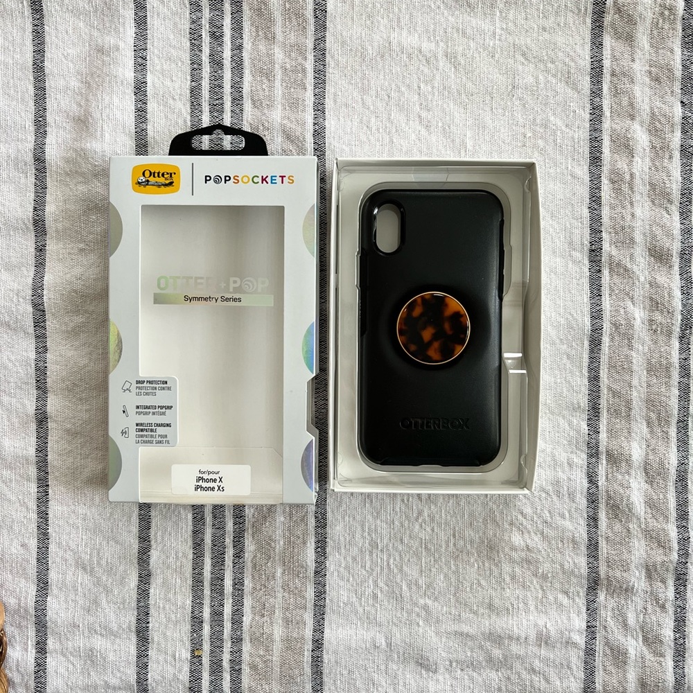 OtterBox case for iPhone X & xs. It’s in excellent condition!